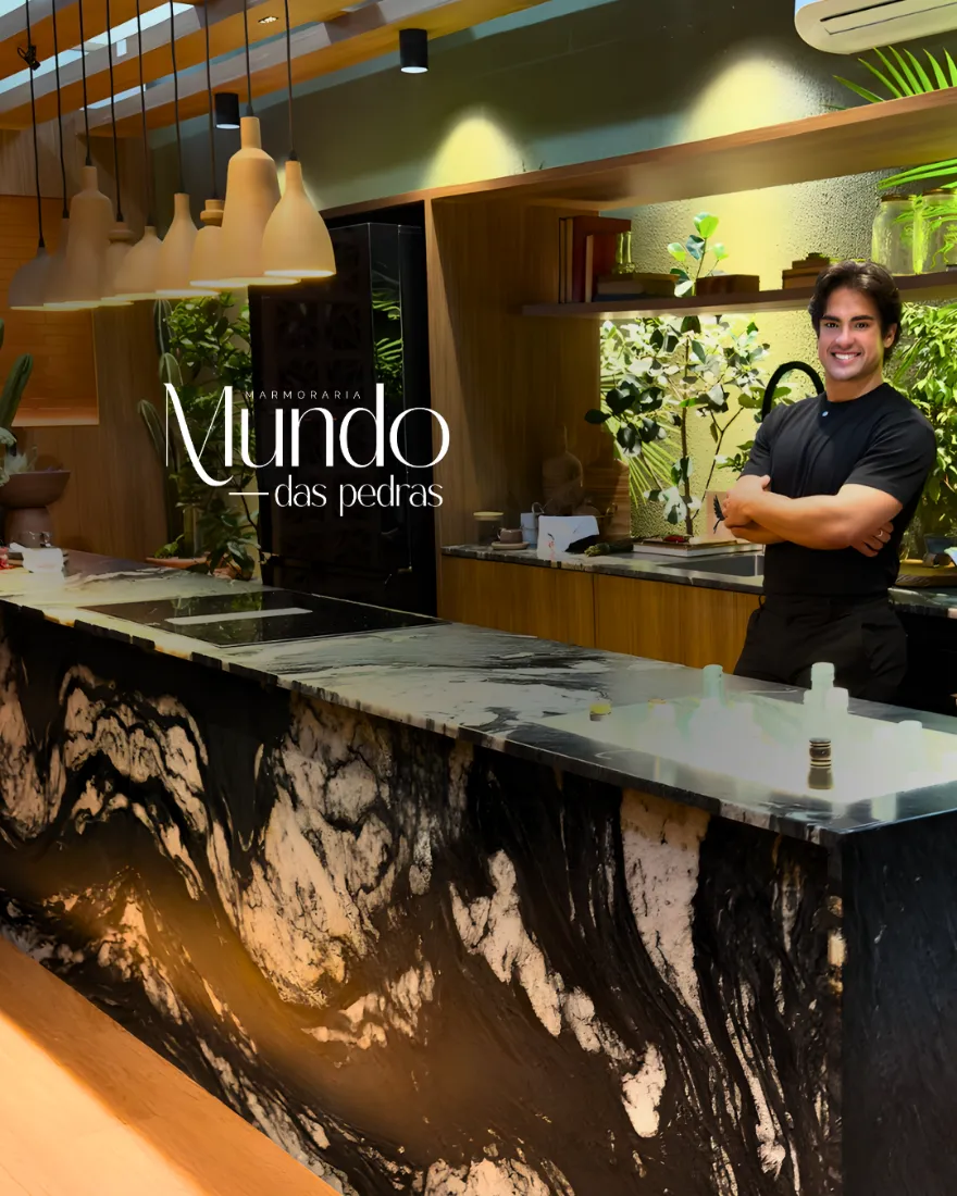 Ilha de cozinha em mármore de veios rosados e pretos